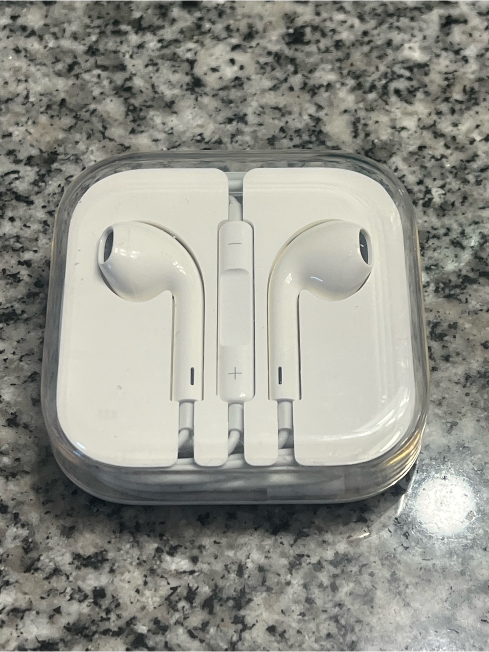 Apple OEM Wired White Ear Buds w/Case iPhone iPad iPod 3.5mm Aux Jack Headphones